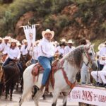 Cruz Pérez Cuéllar participa en la Cabalgata Villista en Parral
