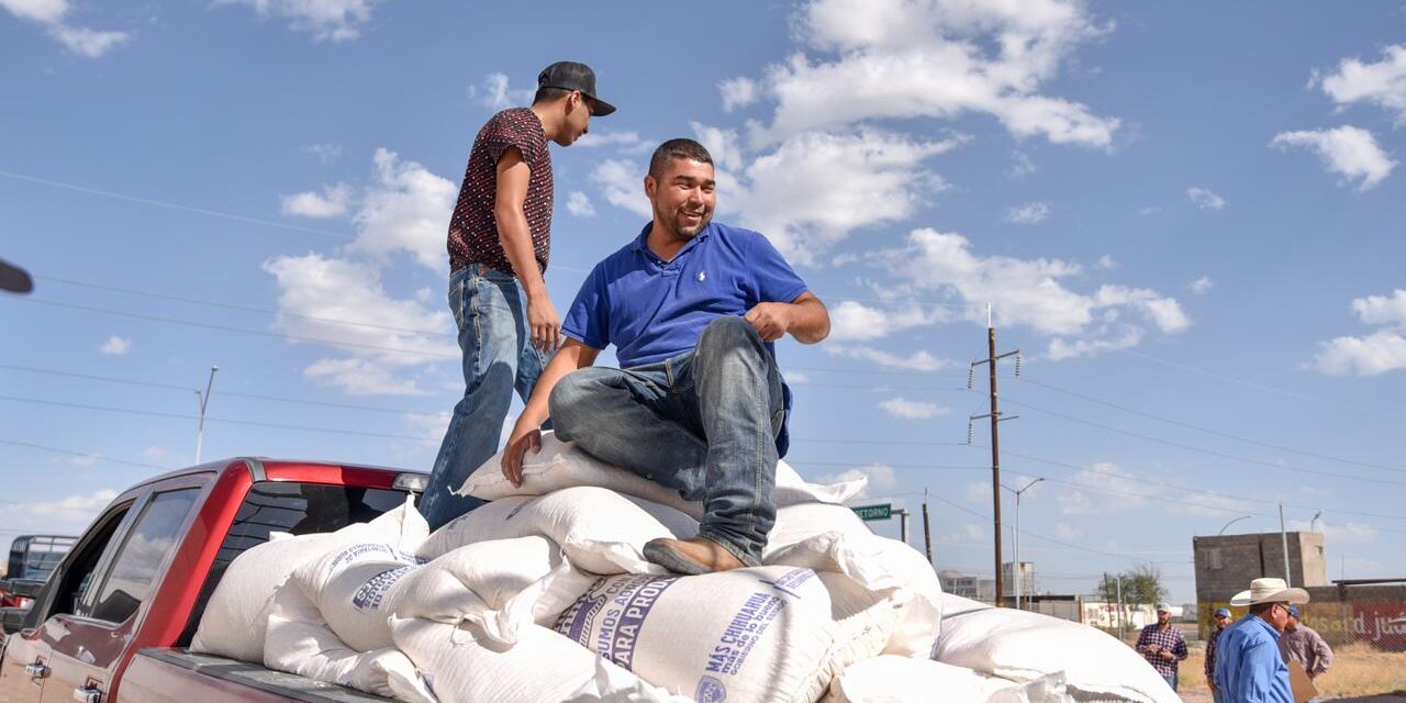 Entrega Estado 60 toneladas de maíz rolado a productores de Juárez y Guadalupe