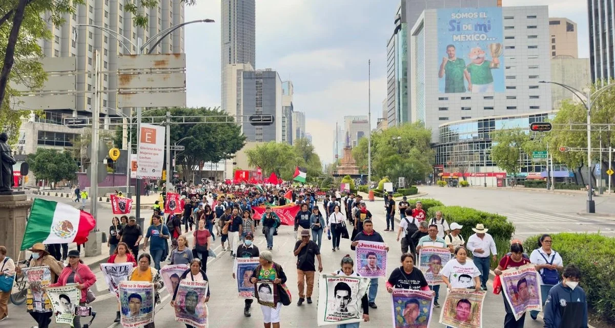 A casi 12 años de Ayotzinapa, familias reclaman verdad y rechazan cerrar líneas de investigación