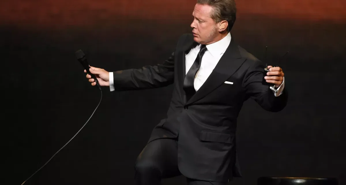 Luis Miguel hace historia en Spotify con “Ahora Te Puedes Marchar”