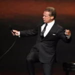 Luis Miguel hace historia en Spotify con “Ahora Te Puedes Marchar”