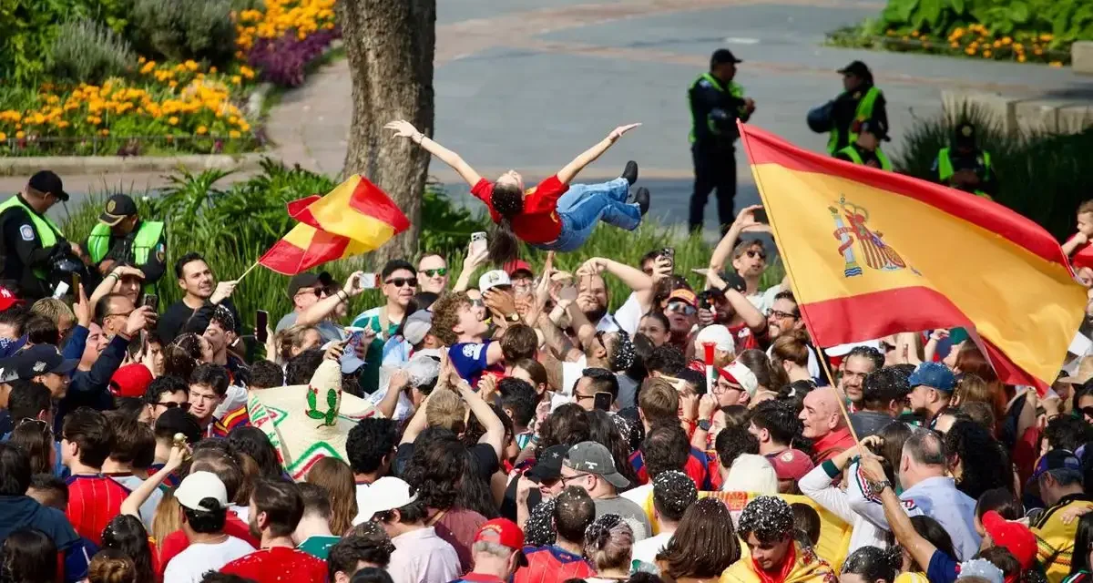 España desata la fiesta en Cibeles; aficionados reivindican a México como el gran anfitrión del Mundial 2026