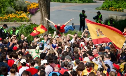 España desata la fiesta en Cibeles; aficionados reivindican a México como el gran anfitrión del Mundial 2026