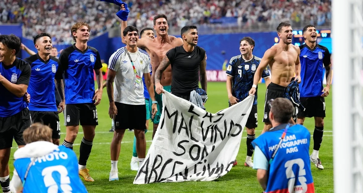 FIFA evalúa posible infracción de Argentina por pancarta sobre las Islas Malvinas