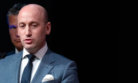 Stephen Miller afirma que los cárteles impiden que el sistema judicial y político de México funcione