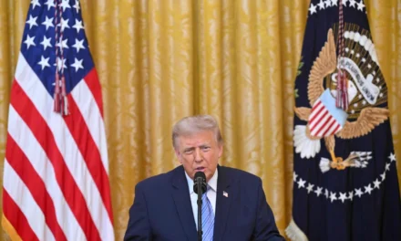 Trump acusa a China de injerencia electoral y reaviva debate sobre la seguridad de los comicios en EU