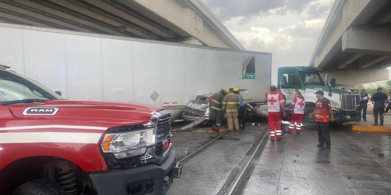 Muere una persona tras choque de vehículo contra el tren en Parque Industrial Juárez