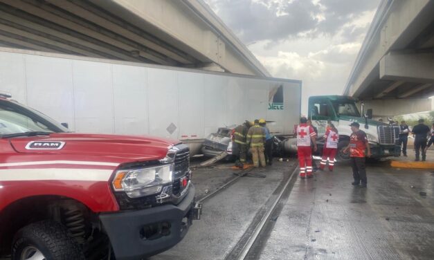 Muere una persona tras choque de vehículo contra el tren en Parque Industrial Juárez
