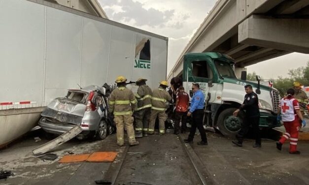 Muere una persona tras choque de vehículo contra el tren en Parque Industrial Juárez