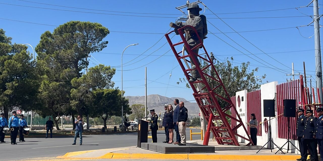 Rinde Municipio homenaje a bomberos caídos en cumplimiento de su deber