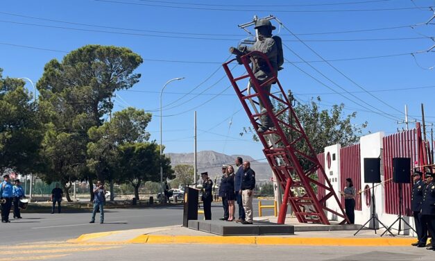 Rinde Municipio homenaje a bomberos caídos en cumplimiento de su deber