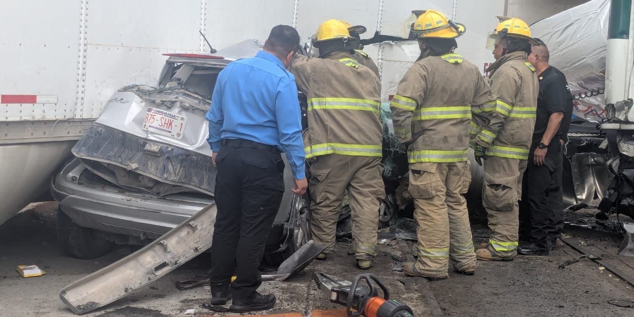 Muere una persona tras choque de vehículo contra el tren en Parque Industrial Juárez
