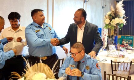 Festeja Presidente Municipal con bomberos su día
