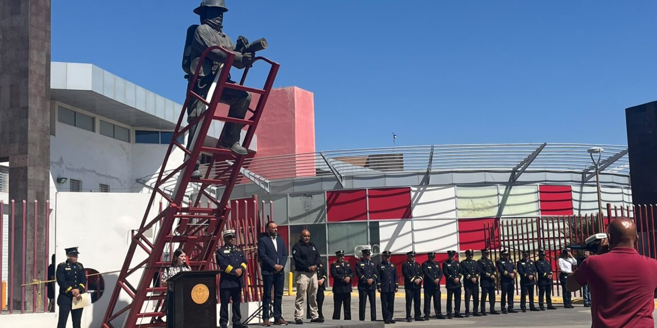 Rinde Municipio homenaje a bomberos caídos en cumplimiento de su deber