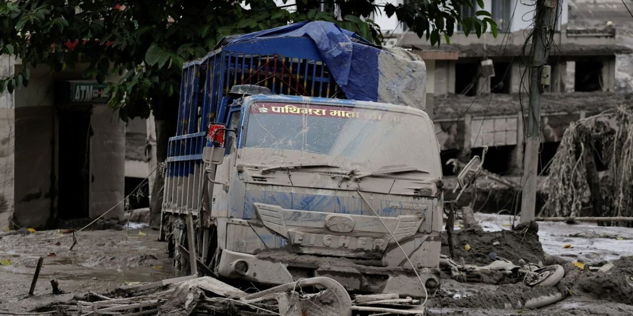 ¡La tragedia crece en Nepal! Ya son 359 muertos y cientos siguen desaparecidos tras devastadora inundación