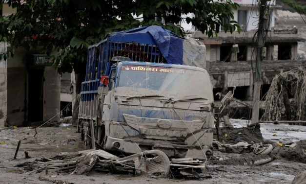 ¡La tragedia crece en Nepal! Ya son 359 muertos y cientos siguen desaparecidos tras devastadora inundación
