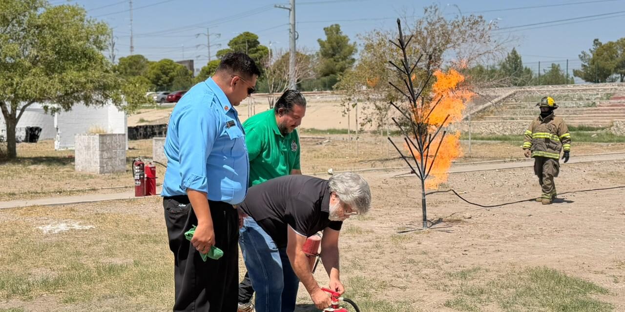 Bomberos capacitan a trabajadores municipales para responder ante incendios