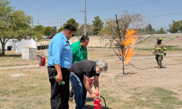 Bomberos capacitan a trabajadores municipales para responder ante incendios