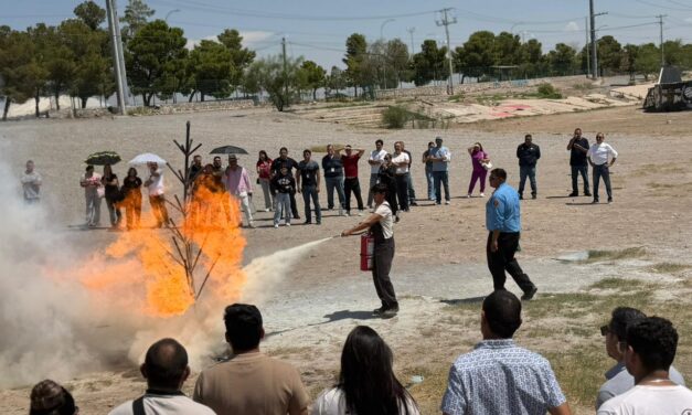 Bomberos capacitan a trabajadores municipales para responder ante incendios
