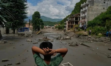 Inundaciones devastan Nepal y China: al menos 160 muertos y cientos de desaparecidos