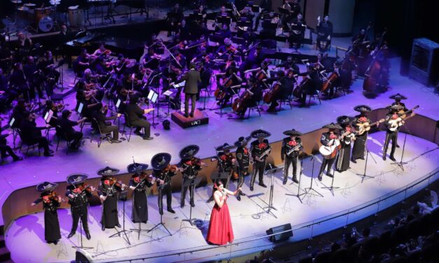 Juan Gabriel Sinfónico abre con una noche memorable los festejos por el 53 aniversario de la UACJ