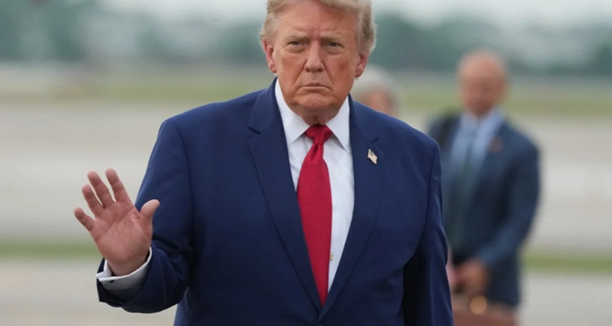 Demandan a Trump por lucrar con publicaciones presidenciales de acceso anticipado