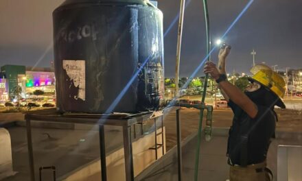 Rayo impacta vivienda en Ciudad Juárez y provoca daños en techo e instalación eléctrica
