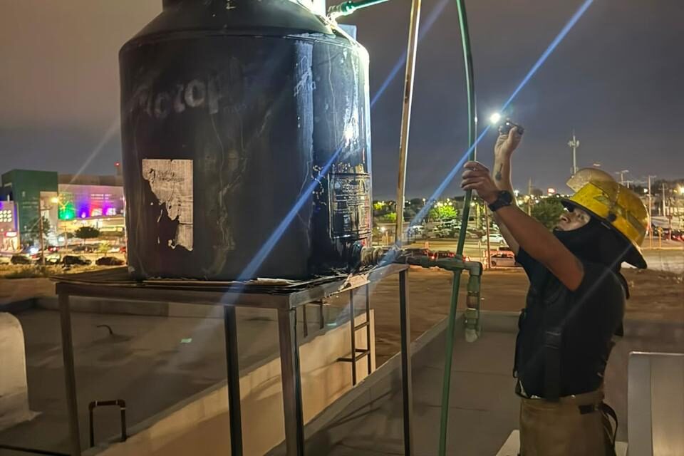 Rayo impacta vivienda en Ciudad Juárez y provoca daños en techo e instalación eléctrica