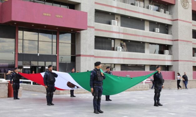 Realizan sustitución de Bandera Nacional en Presidencia Municipal