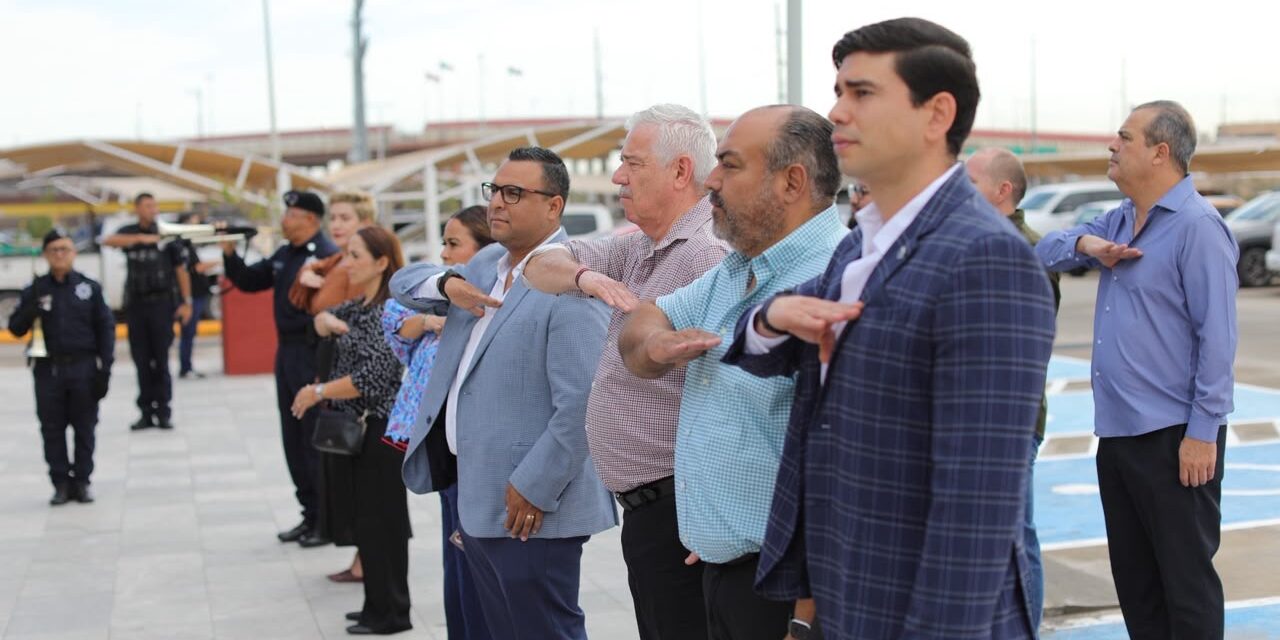 Realizan sustitución de Bandera Nacional en Presidencia Municipal
