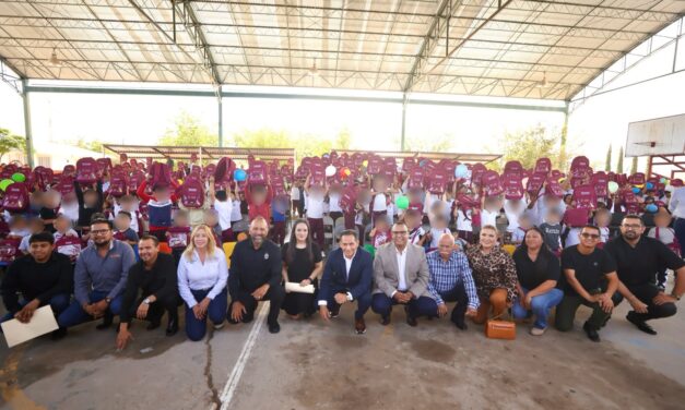 Encabeza Presidente Ortiz Orpinel entrega de 110 mil mochilas y 30 mil loncheras a estudiantes