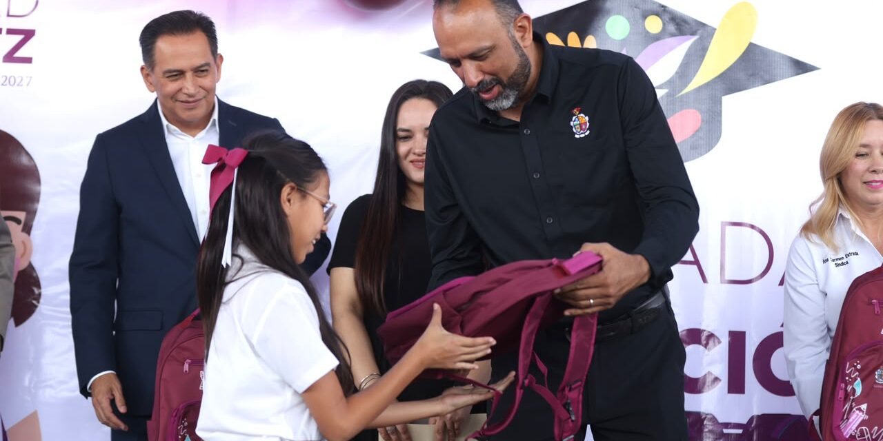 Encabeza Presidente Ortiz Orpinel entrega de 110 mil mochilas y 30 mil loncheras a estudiantes