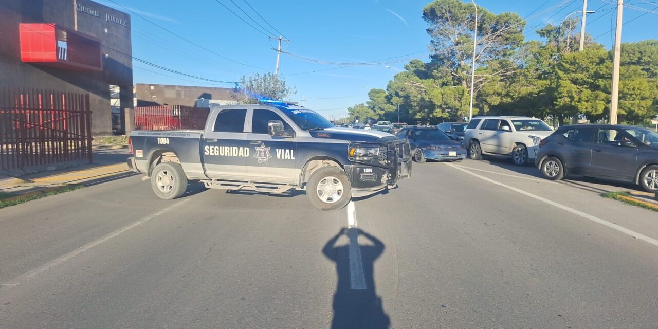 Cierran vialidades por riesgo estructural en paso a desnivel junto a Presidencia Municipal