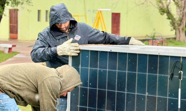 Entrega Gobierno de Casas Grandes 100 paneles solares a familias del municipio