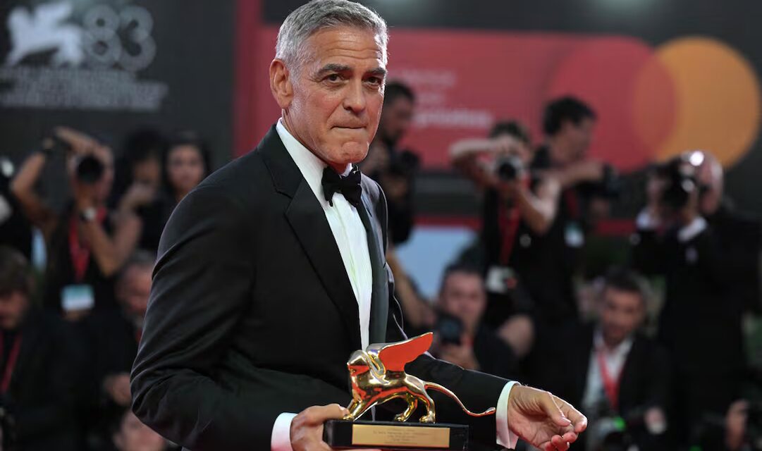 George Clooney desafía al miedo desde Venecia: recibe el León de Oro y arremete contra el autoritarismo