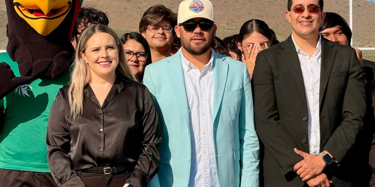 Roberto Lucero participa en ceremonia por el 14 aniversario de la Universidad Tecnológica de Paquimé