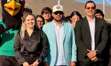 Roberto Lucero participa en ceremonia por el 14 aniversario de la Universidad Tecnológica de Paquimé