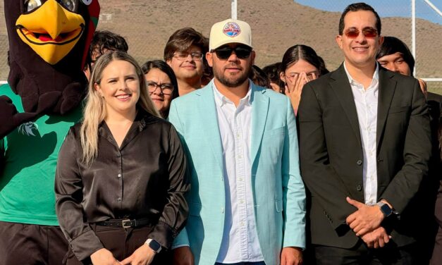 Roberto Lucero participa en ceremonia por el 14 aniversario de la Universidad Tecnológica de Paquimé