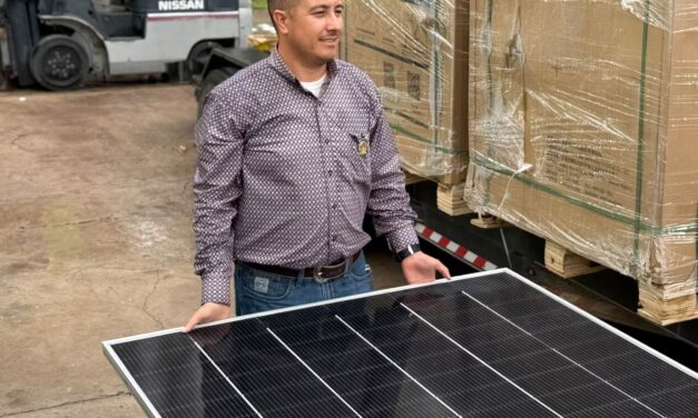 Entrega Gobierno de Casas Grandes 100 paneles solares a familias del municipio