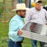 Entrega Gobierno de Casas Grandes 100 paneles solares a familias del municipio