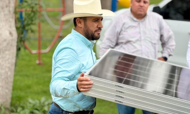 Entrega Gobierno de Casas Grandes 100 paneles solares a familias del municipio