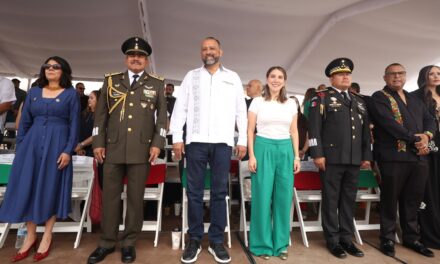 Encabeza Presidente Municipal Ortiz Orpinel desfile de Independencia