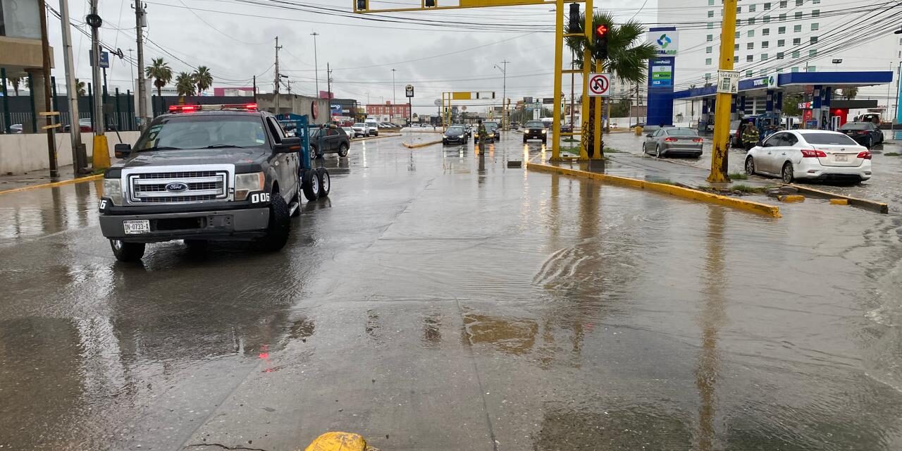Avanza desagüe en Paseo de la Victoria; lluvias seguirán durante el día