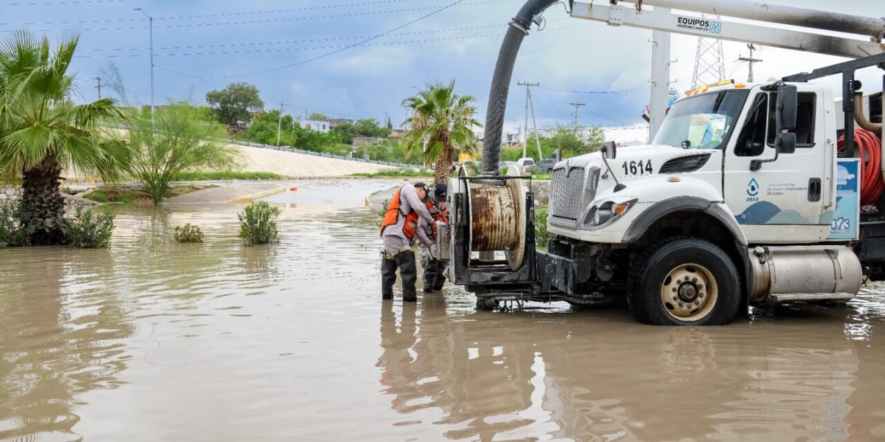 Reabre JMAS avenida Francisco Villarreal Torres tras retirar más de un millón de litros de agua