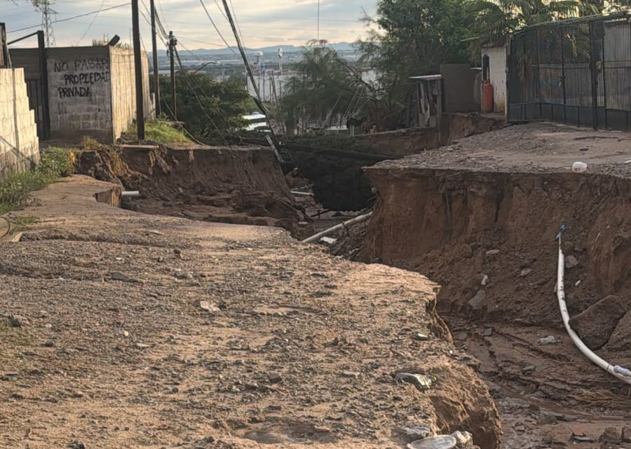 Socavón obligó a evacuar a 10 personas; Protección Civil atendió 71 servicios en 24 horas