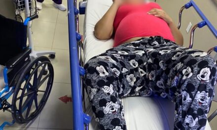 Policías auxilian a mujer en labor de parto y la trasladan al Hospital de la Mujer