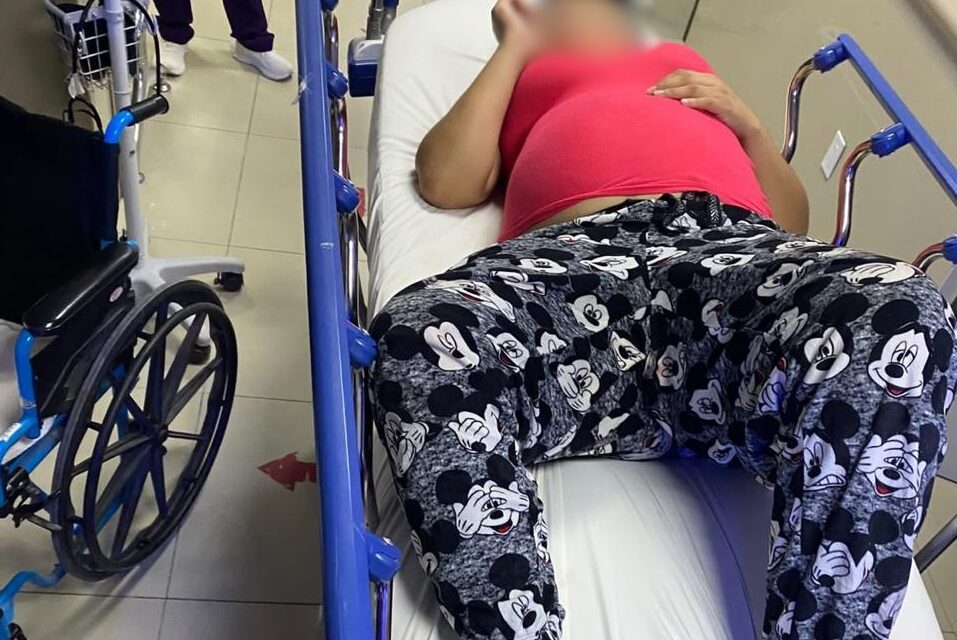 Policías auxilian a mujer en labor de parto y la trasladan al Hospital de la Mujer