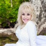 Dolly Parton ocultó su batalla contra el cáncer para no preocupar a quienes amaba; su hermana revela el motivo