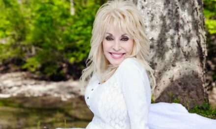 Dolly Parton ocultó su batalla contra el cáncer para no preocupar a quienes amaba; su hermana revela el motivo