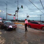 Seguridad Vial cierra calles y apoya a ciudadanos ante acumulación de agua
